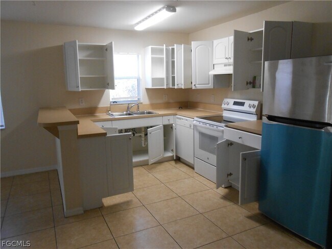 Building Photo - 202 Hightower Ave S