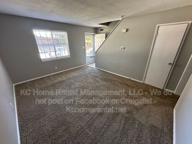 Building Photo - 9338 Bluejacket St