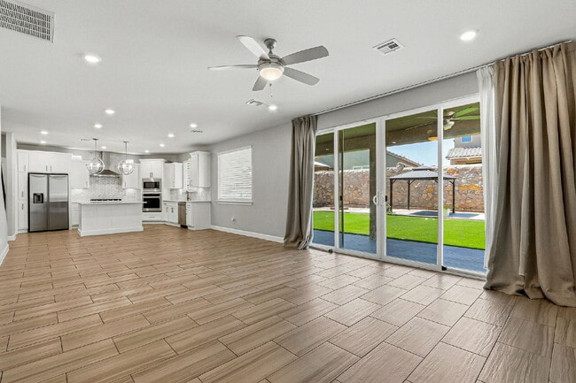 Building Photo - 3 bedroom with flex room available in Horizon City