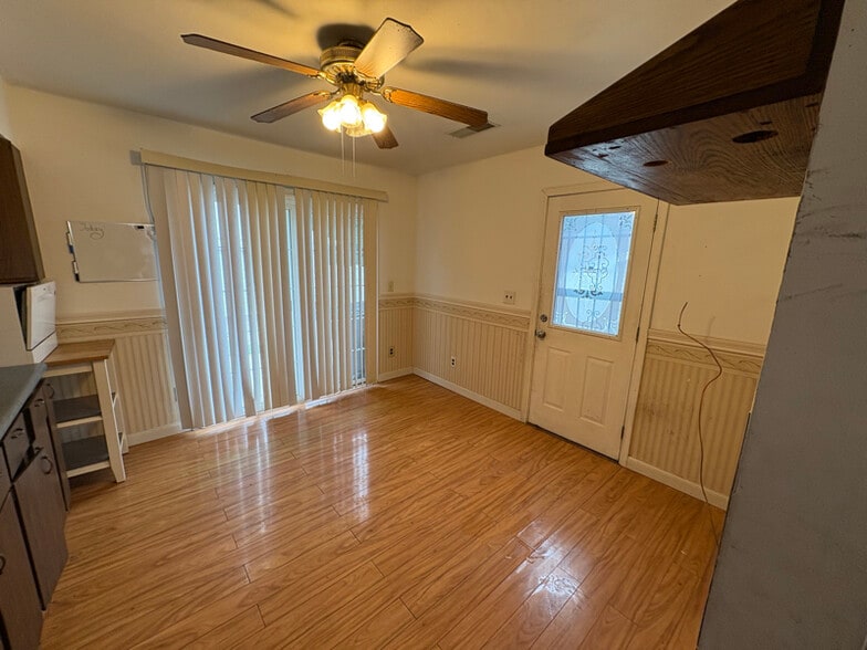 Building Photo - 1449 Wichita Dr S