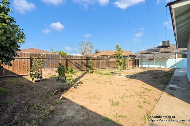 Building Photo - 1331 W Yale Ave