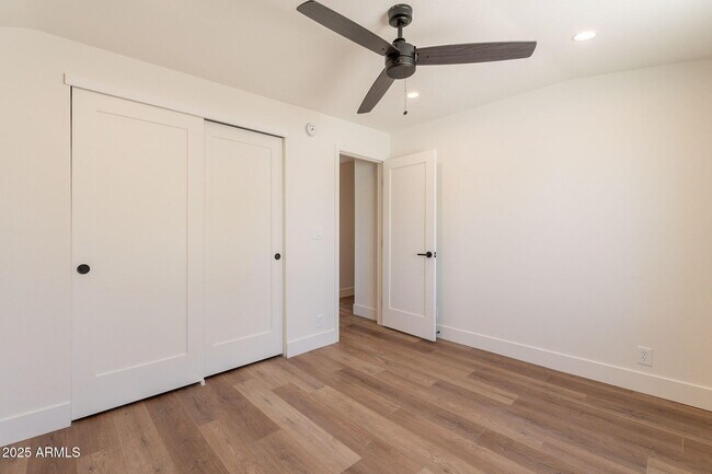 Building Photo - 1530 E Alameda Dr