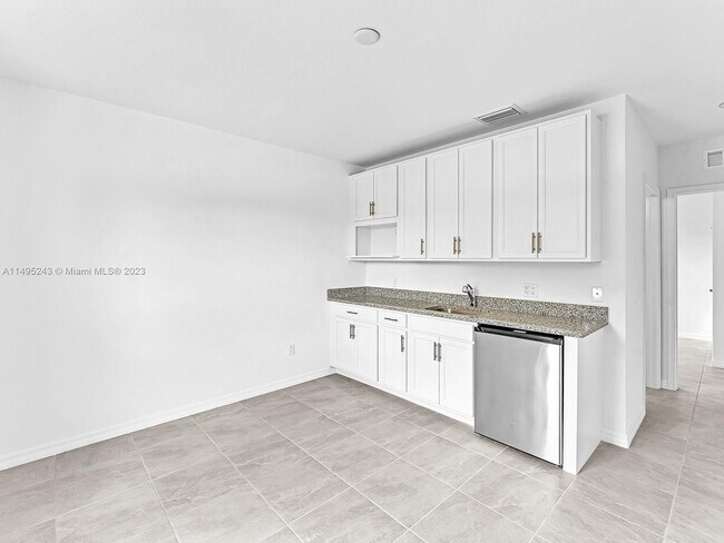 Building Photo - 2033 SW Castinet Ln