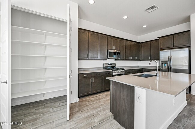 Building Photo - 14913 W Cottontail Ln