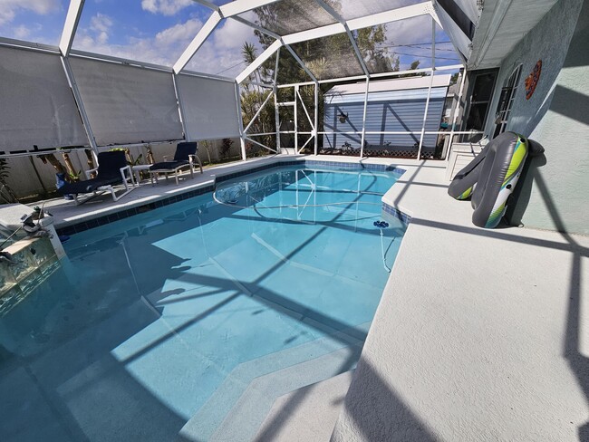 Building Photo - 2720 SE Kern Rd