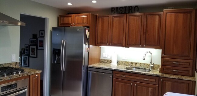 Building Photo - 24 Bayberry Ln