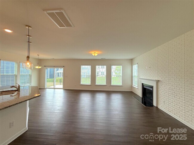 Building Photo - 14929 Baldridge Dr
