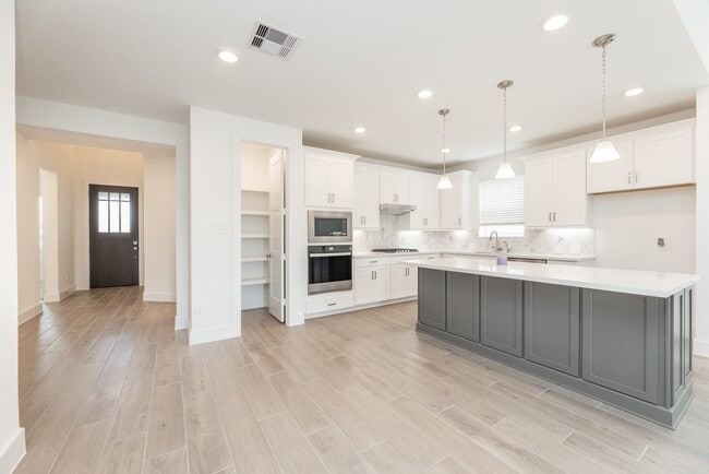 Building Photo - 7819 Cattail Shallows Ln