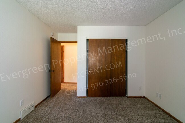 Building Photo - 704 Ponderosa Dr