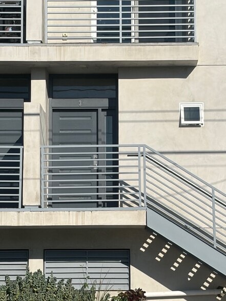 Building Photo - 14033 Riverside Dr