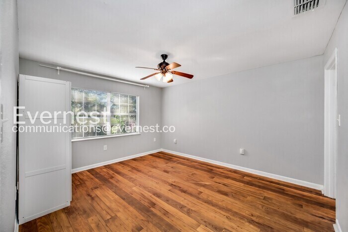 Building Photo - 502 El Camino Real S