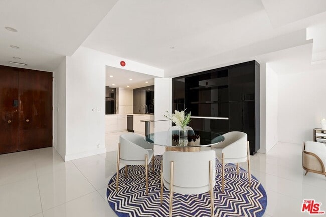 Building Photo - 1100 Alta Loma Rd