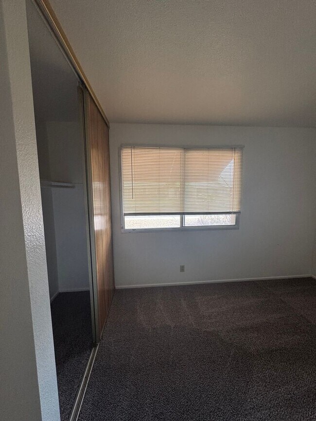 Building Photo - Spacious 3BR/2BA Home in Prime Tempe Locat...