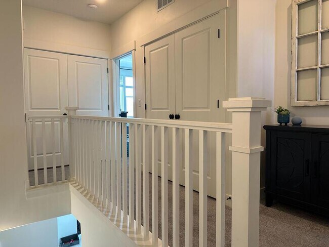 Building Photo - 4672 W Vermillion Dr