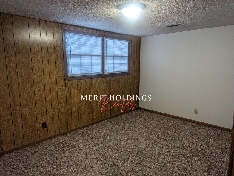 Building Photo - 1421 S Haden Ct