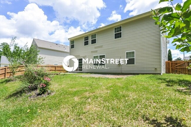 Building Photo - 4 Bedroom Pet-Friendly Home in Fuquay-Varina, NC with Main Street Renewal