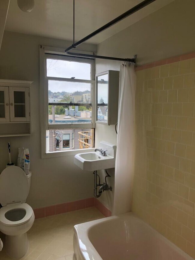 Building Photo - 1 bedroom in San francisco CA 94117