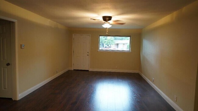 Building Photo - 188 Oakhurst Dr