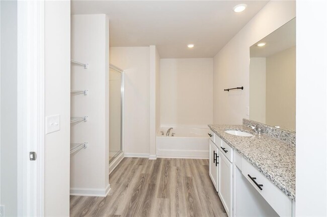 Building Photo - 605 Mackenzie Cv