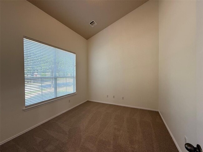 Building Photo - 104 Lava Bed Dr