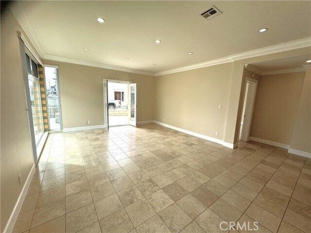 Building Photo - 4510 Seashore Dr