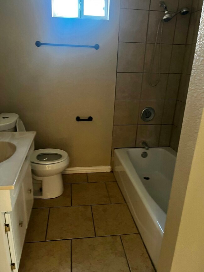 Building Photo - 1907 Belmont Ave