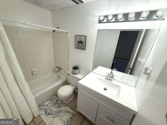 Building Photo - 3815 Parklane Dr