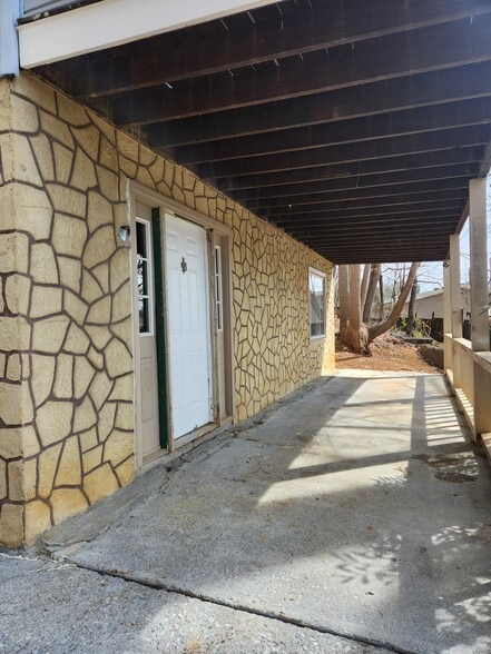 Building Photo - 2119 US-421