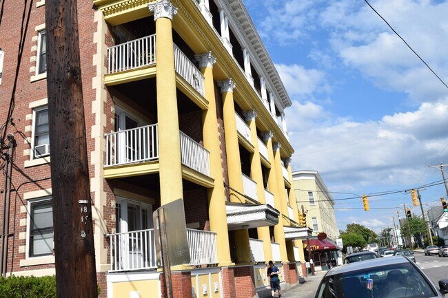 Building Photo - 610 Union St