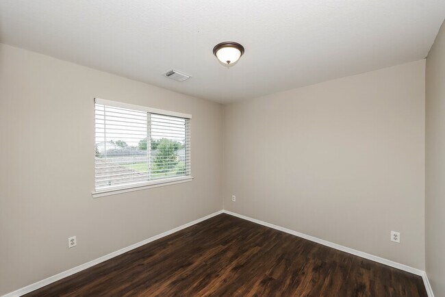 Building Photo - 20627 Sycamore Crest Ln