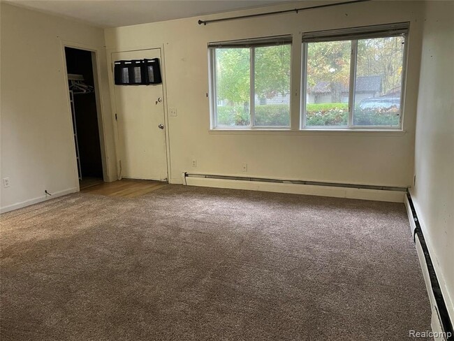 Building Photo - 6482 Riverdale Rd