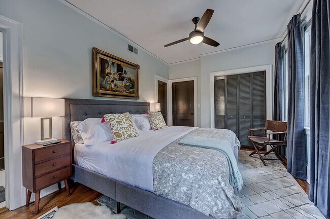 Building Photo - 518 Lamar Ave