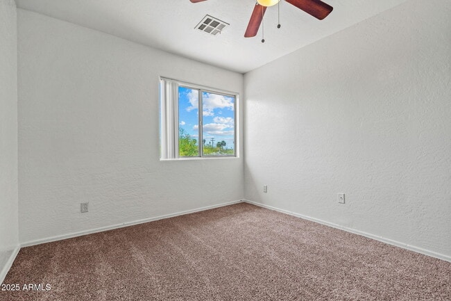 Building Photo - 535 W 9th St
