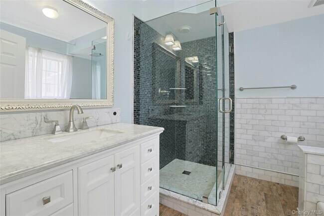 Building Photo - 5 Soundview St