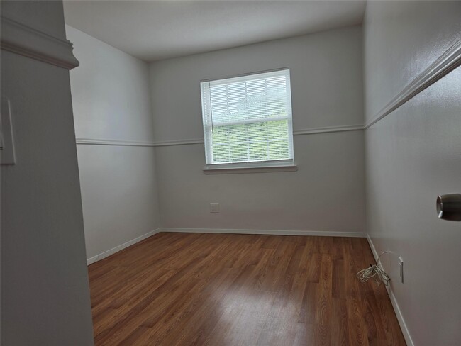 Building Photo - 125 White Plains Rd