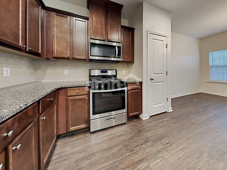 Building Photo - 465 Whispering Breeze Ln