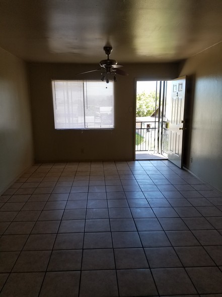 Building Photo - 605 Bustamante St