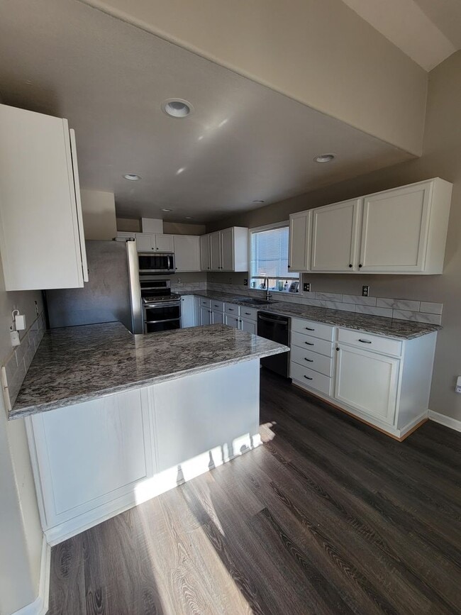 Building Photo - Beautiful Yelm Home!