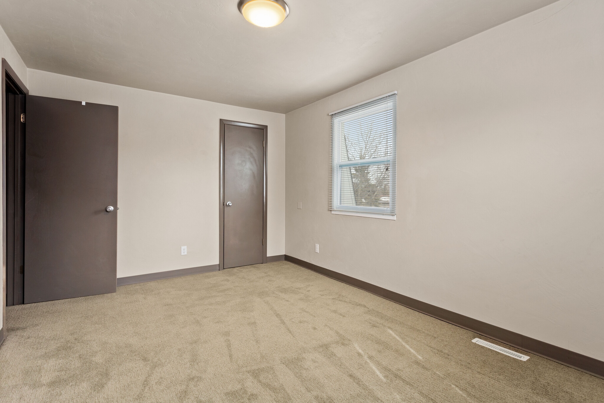 Building Photo - 2627 N Helen St