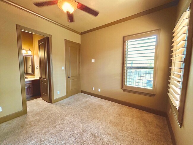 Building Photo - 7511 Raes Creek Dr