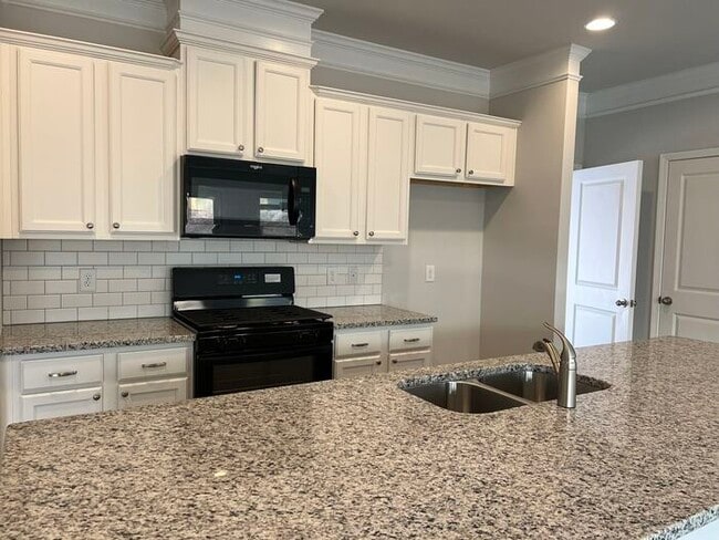 Building Photo - 5144 Aylesbury Ct