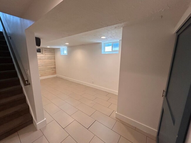 Building Photo - 87 W 800 N