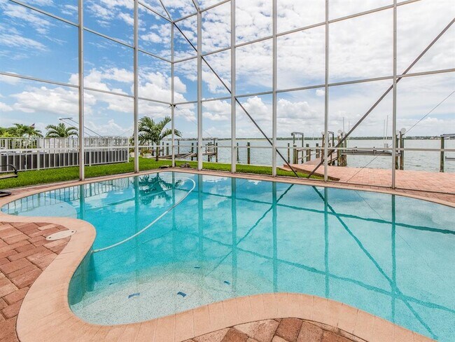Building Photo - 218 Sand Key Estates Dr