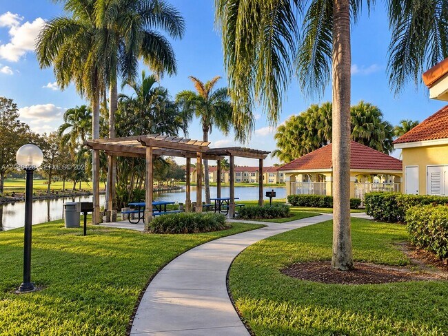 Building Photo - 12620 Vista Isles Dr