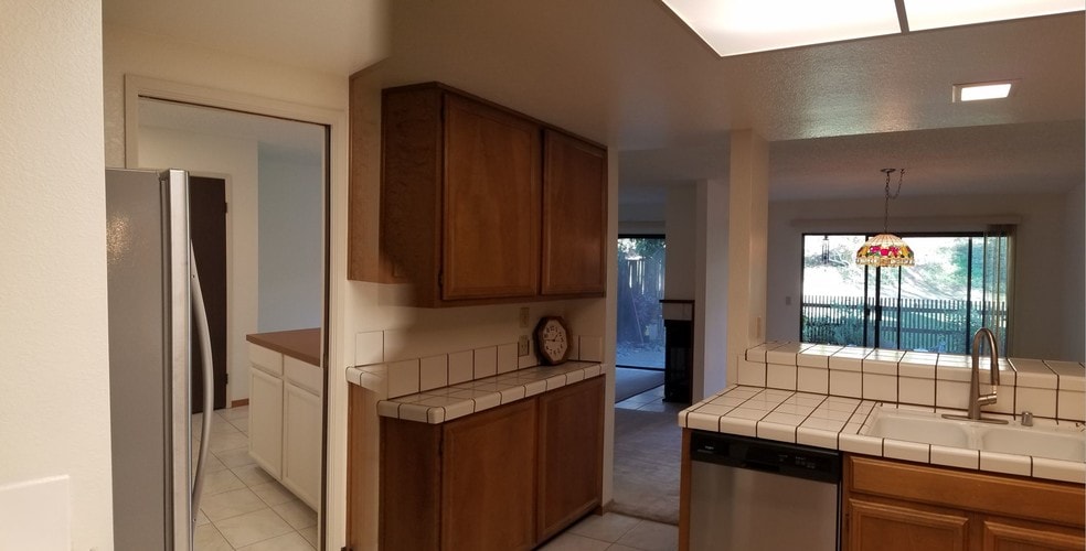 kitchen - 1896 Mountain Creek Ct