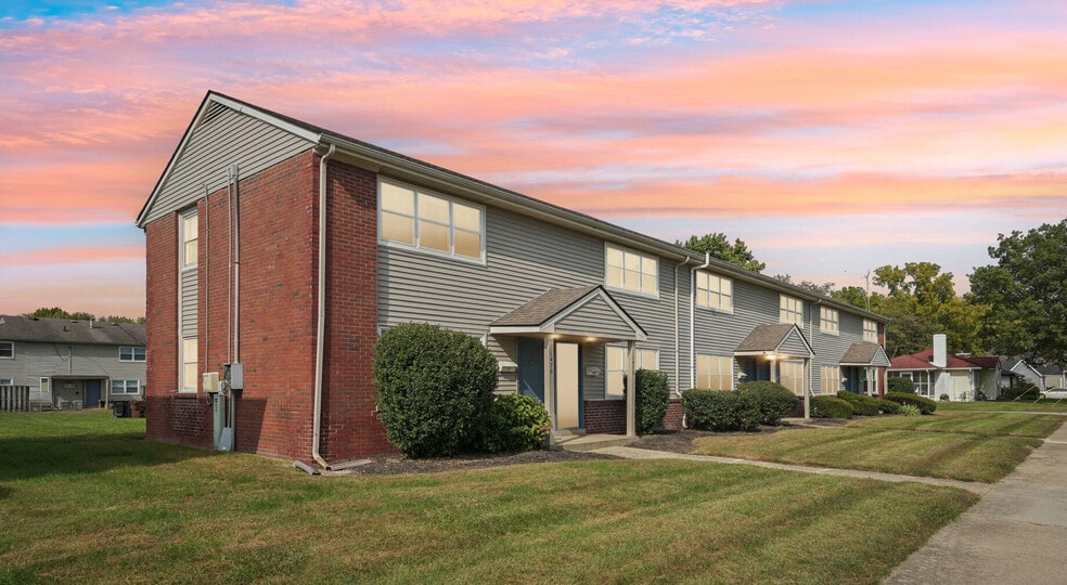 Building Photo - Columbus Crossing Townhomes
