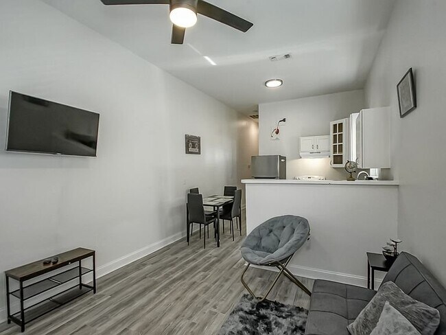 Building Photo - 1509 Louisa St