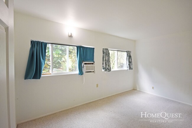 Building Photo - Parkway Condo Available Now!   3/2/2 - $3600