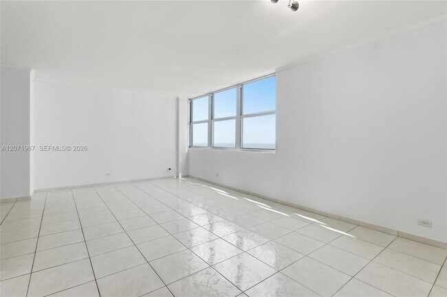 Building Photo - 5055 Collins Ave