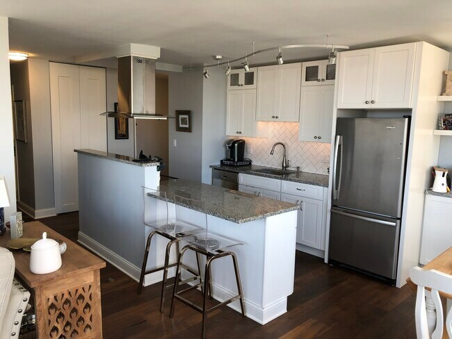 Building Photo - 2700 N Hampden Ct